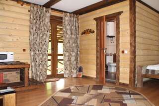 Лоджи Sadyba Gutsulska Pisnya Lodge Микуличин Четырехместный номер-2