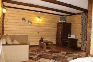 Лоджи Sadyba Gutsulska Pisnya Lodge Микуличин Четырехместный номер-3